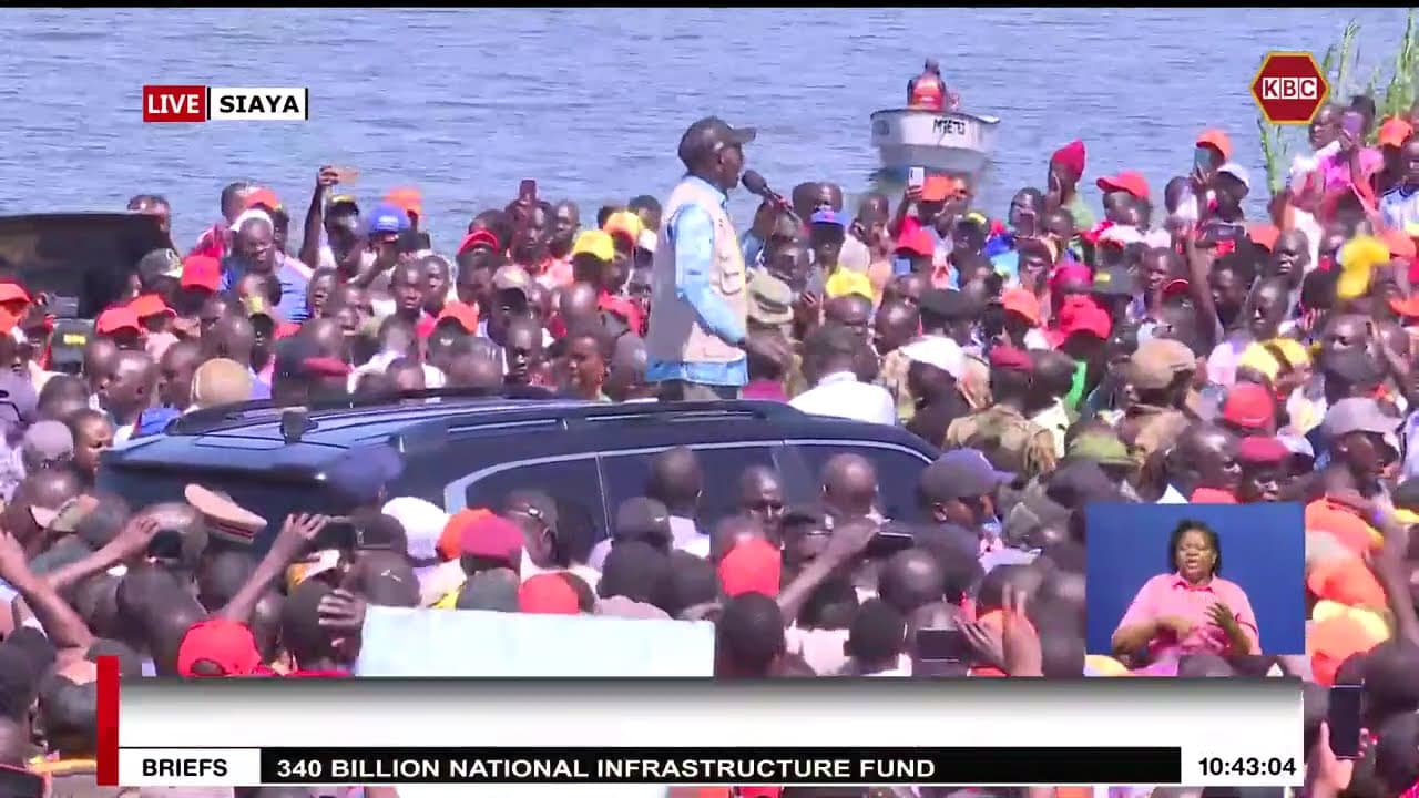 President Ruto addresses Siaya residents during his Nyanza development tour