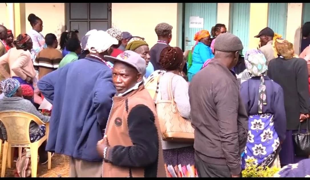 Elderly Kirinyaga residents endure long queues in Inua Jamii registration exercise