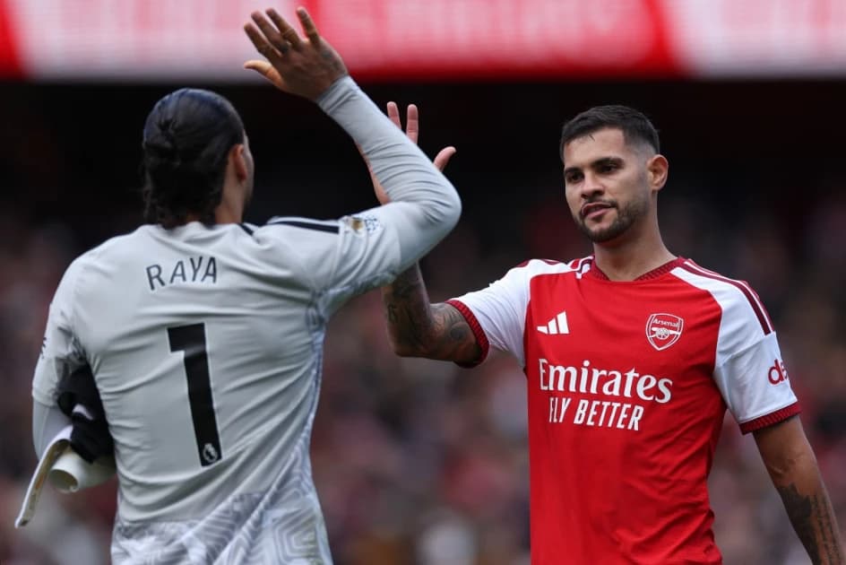 Arsenal hit back to beat Leeds and draw level with Man City
