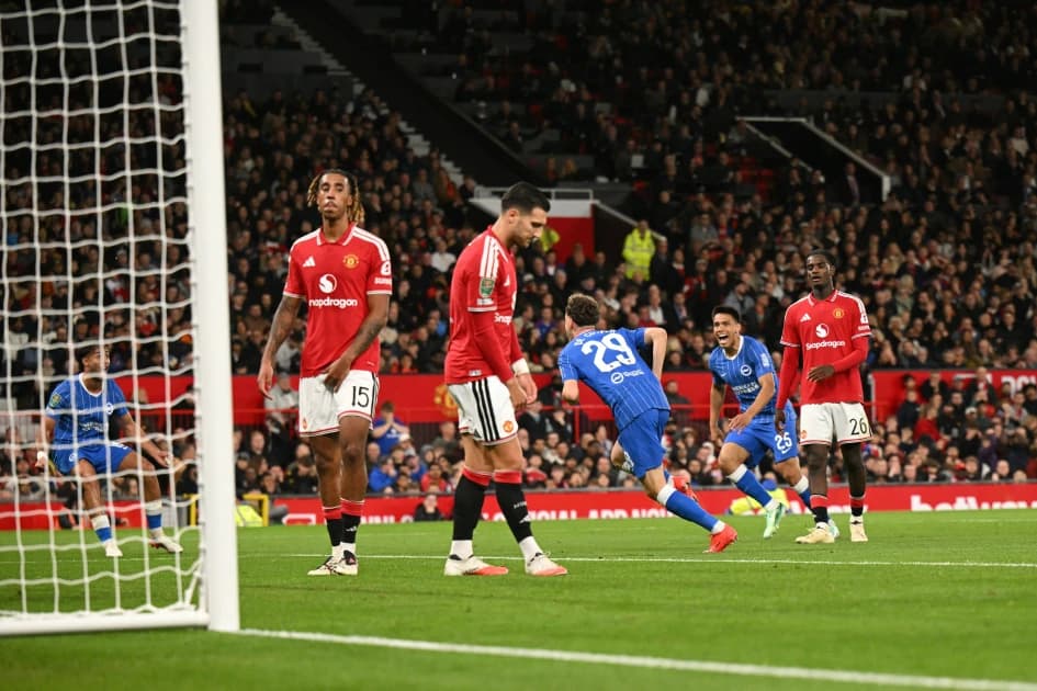 Carrick takes the blame as troubled Man Utd suffer League Cup misery