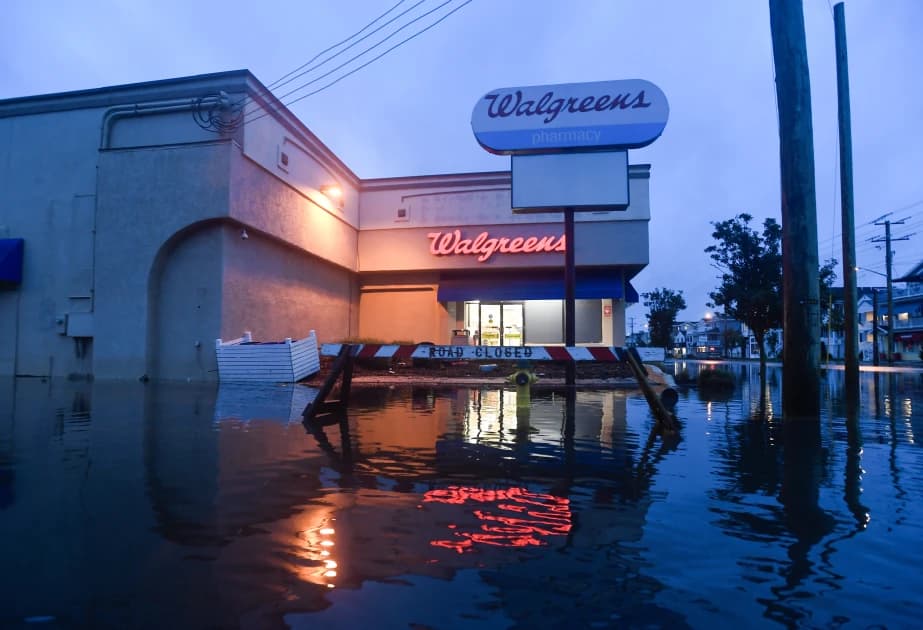 Powerful storm pummels northeast US with rain, high winds