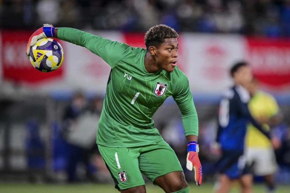 New Villa keeper Suzuki wants to atone for errors at Asian Cup