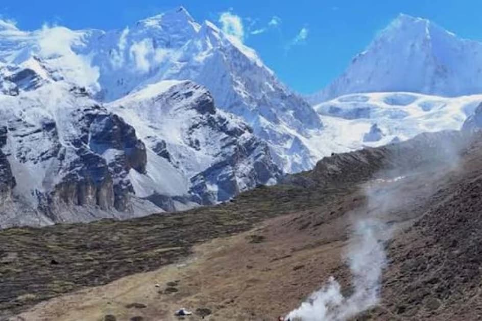 Ten missing on Nepal's Himlung peak after avalanche