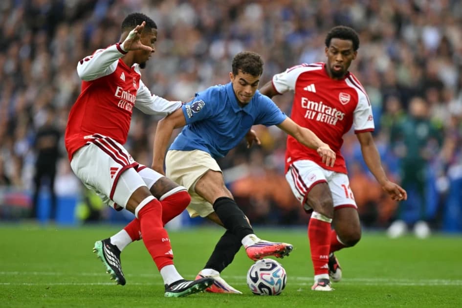 Arsenal thrashed by Brighton to end perfect league start