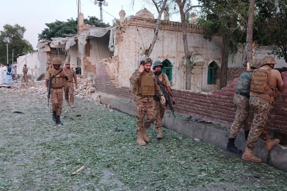 Blast and gun attack at historic police HQ in Pakistan kills 16