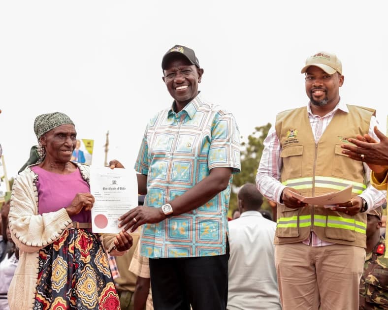 Ruto issues 6,000 title deeds in Makueni as Lower Eastern total hits 23,000