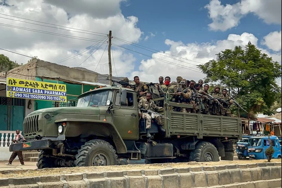 Ethiopians welcome the departure of Eritrean troops