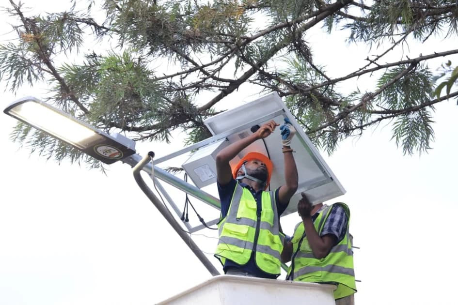 Nairobi County rolls out solar streetlights in 17 sub-counties to boost security