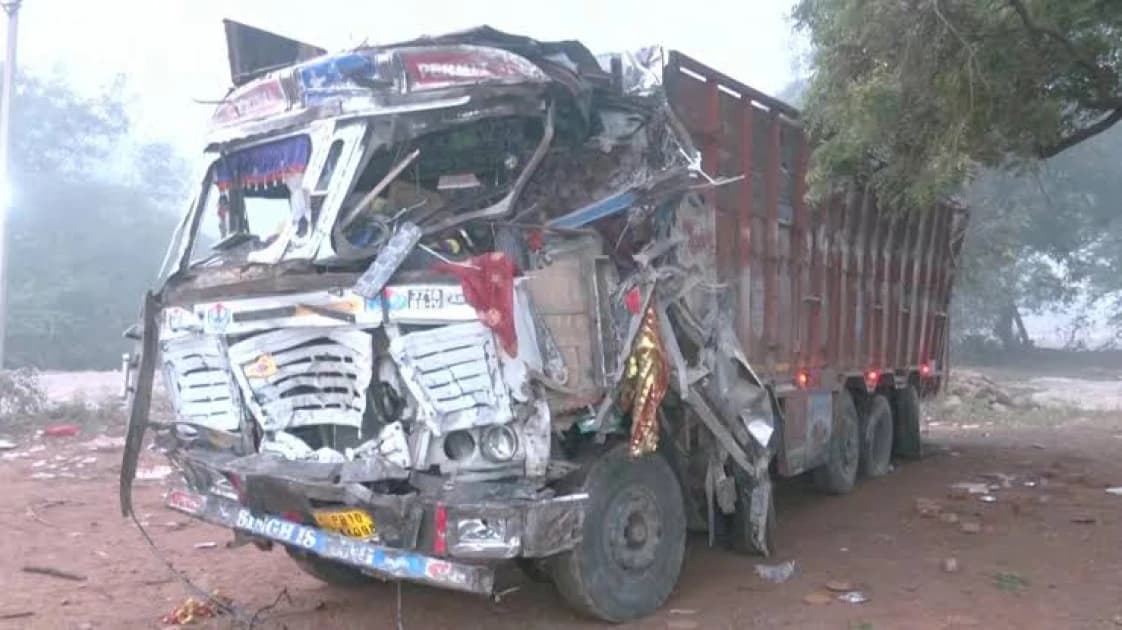 Out-of-control truck kills 13 at Hindu festival in India