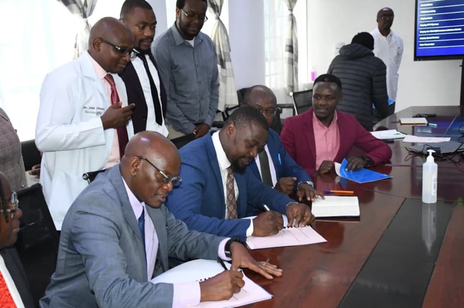 KMPDU, Mwai Kibaki Referral Hospital sign recognition agreement for doctors