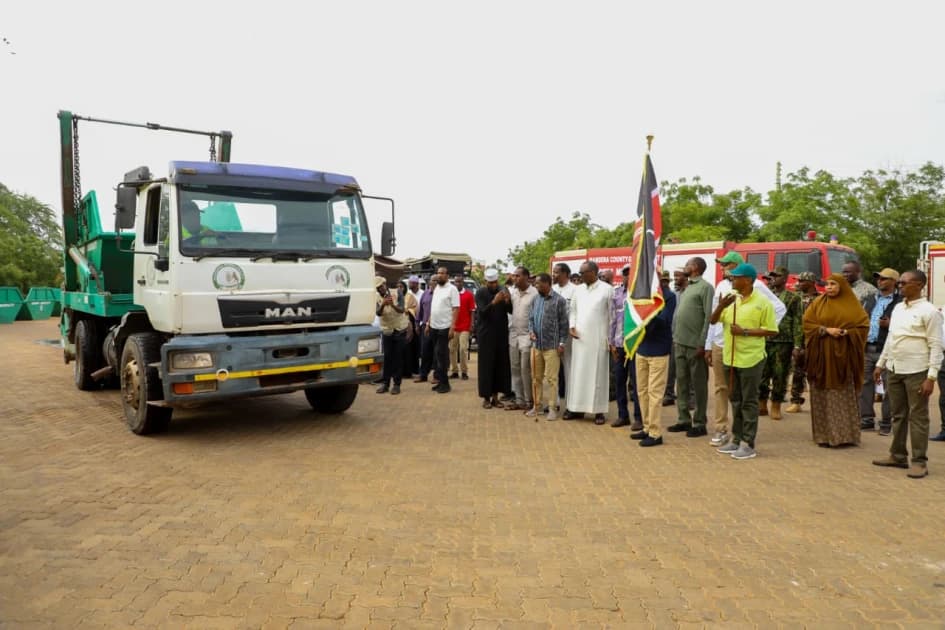 Mandera County donates Ksh.3.5M to traders affected by Bus Park Market fire