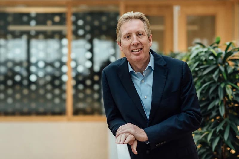 Dutch professor with terminal cancer builds AI twin to teach after his death
