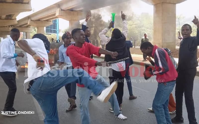 UoN students barricade section of Waiyaki Way over lecturers’ strike