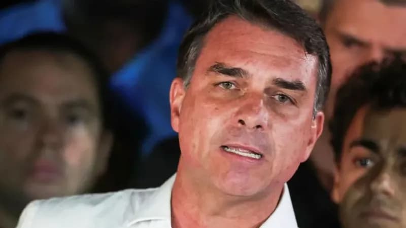Confusion about Flávio Bolsonaro's whereabouts as Argentina says he flew to Ecuador