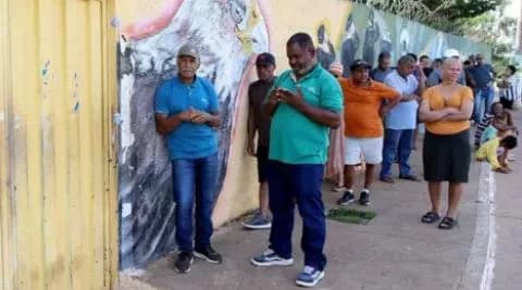 Voters in Brazil head to polls as Lula goes up against Bolsonaro's son