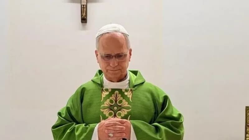Pope pictured for first time since surgery and cancer diagnosis