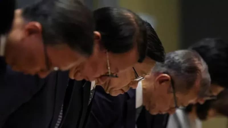 Hong Kong's leader apologises for deadly high-rise fire