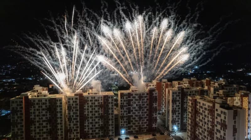 Fireworks as Ruto commissions Sh5.3bn Eldoret Pioneer estate, hands over keys to 2,157 homeowners