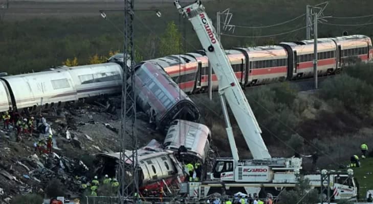 Audio reveals exchanges between control centre and drivers before deadly Spain train crash