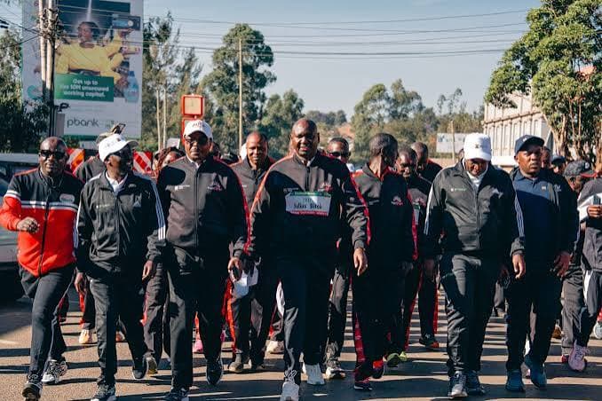 Athletics legends in symbolic run for tourism