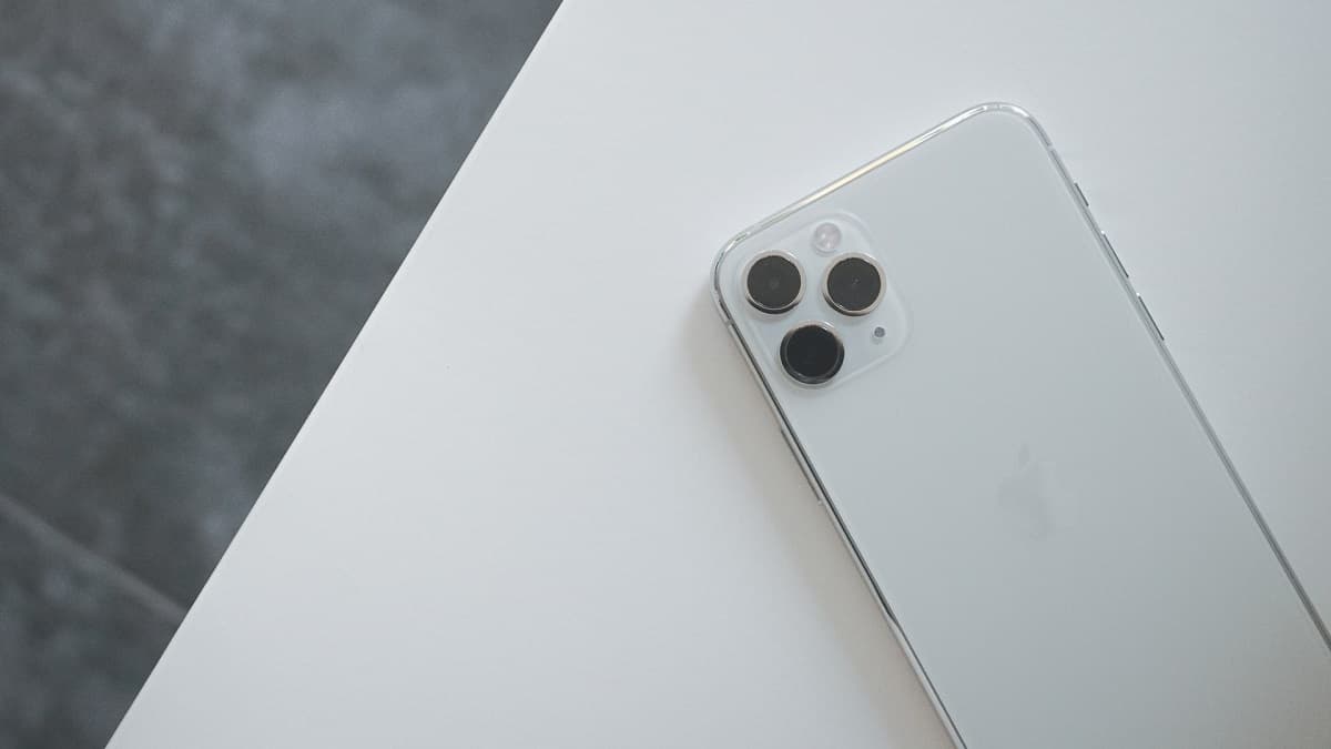 Apple Offsetting Costs of Adding 5G to the iPhone with Cheap Battery Design