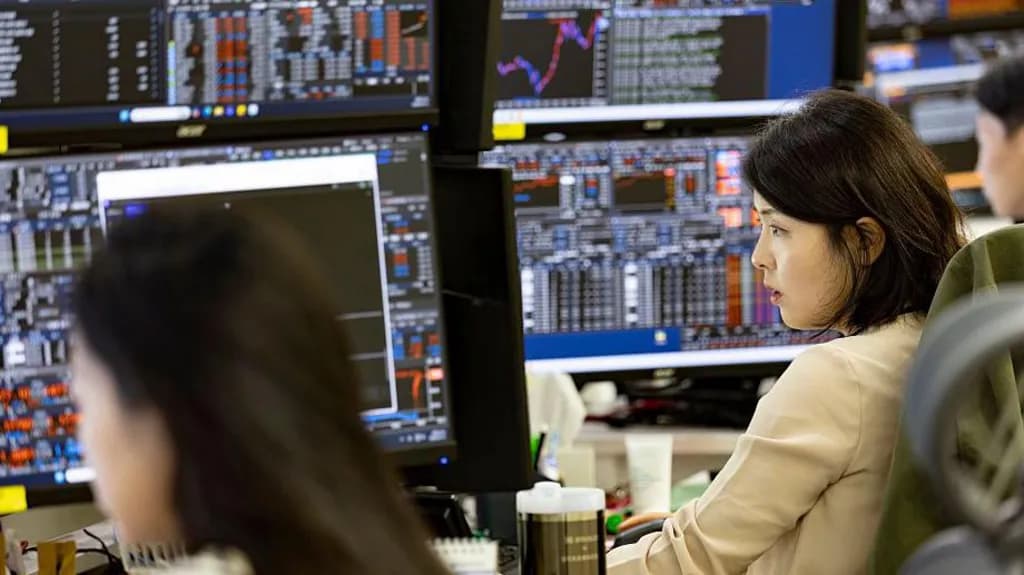 Stock markets fall on tech plunge and renewed Middle East attacks
