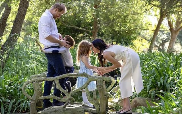 Harry reconsiders bringing Meghan and children on UK trip