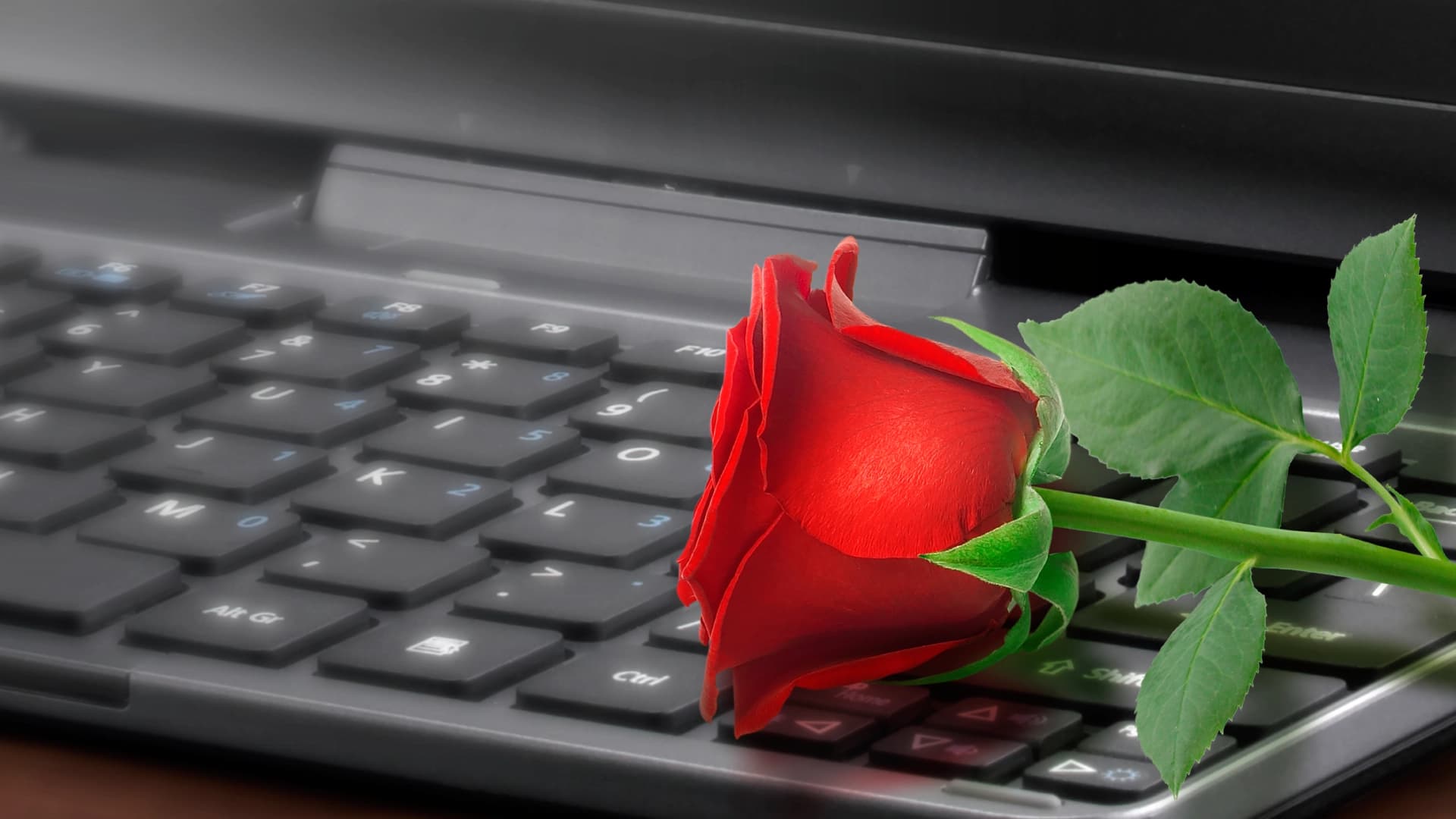 10 Best Valentine’s Tech Gifts for Him/Her in 2026