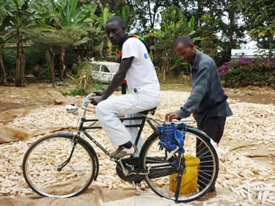 Farmers pump water free with bicycle
