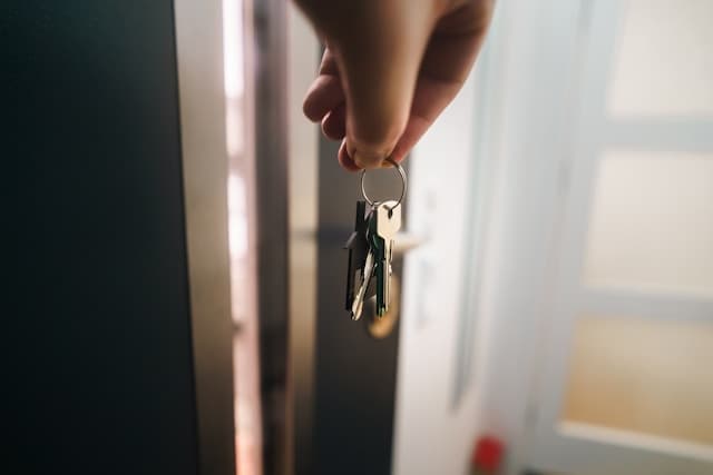 Door Chain Locks for Apartment Living: Privacy Without Compromise