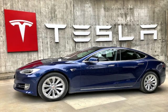 Tesla Faces Trial in Autopilot Defect Case That Claimed A Life