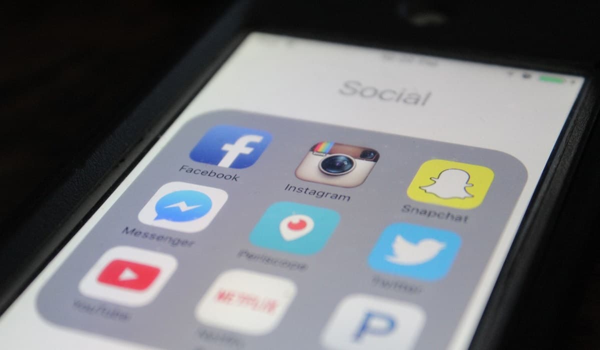 How To Download Videos From Facebook, YouTube, Twitter and Instagram to Your Phone or Computer