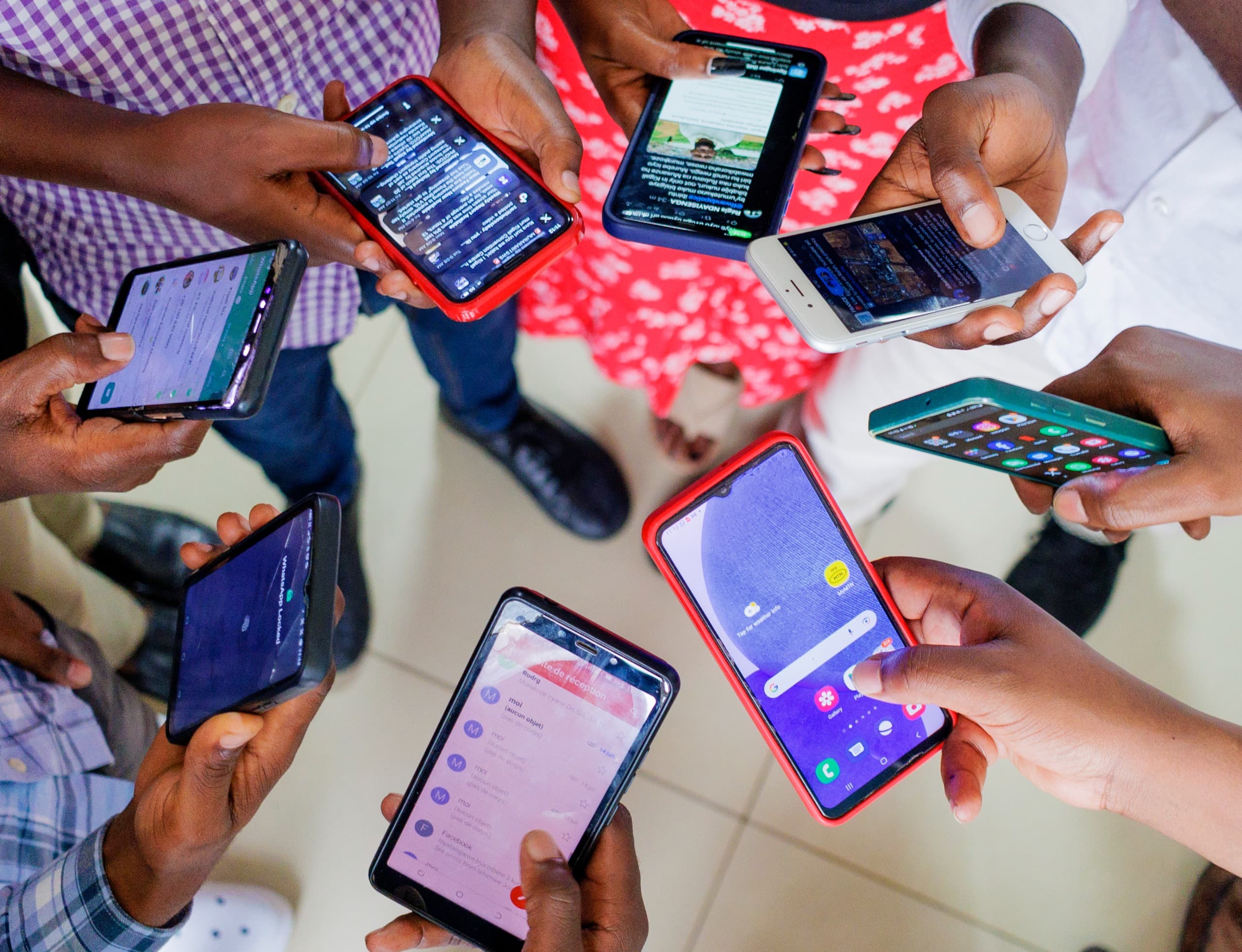 Smartphone Use in Kenya Surges As 600k+ Feature Phones Get Dumped