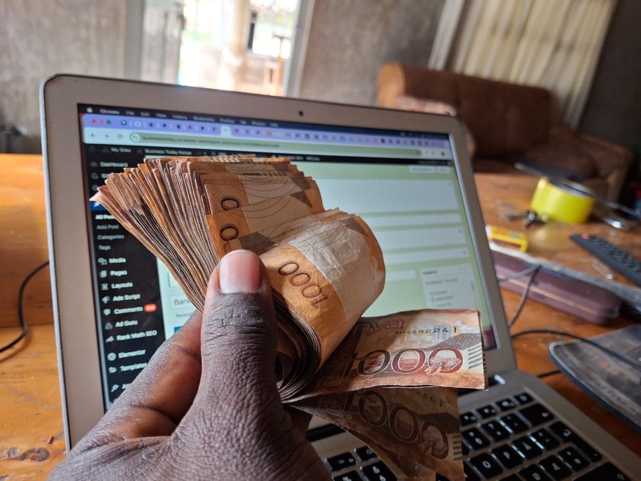 Bankers Propose Popular Tax Measure that Will Increase Salaries