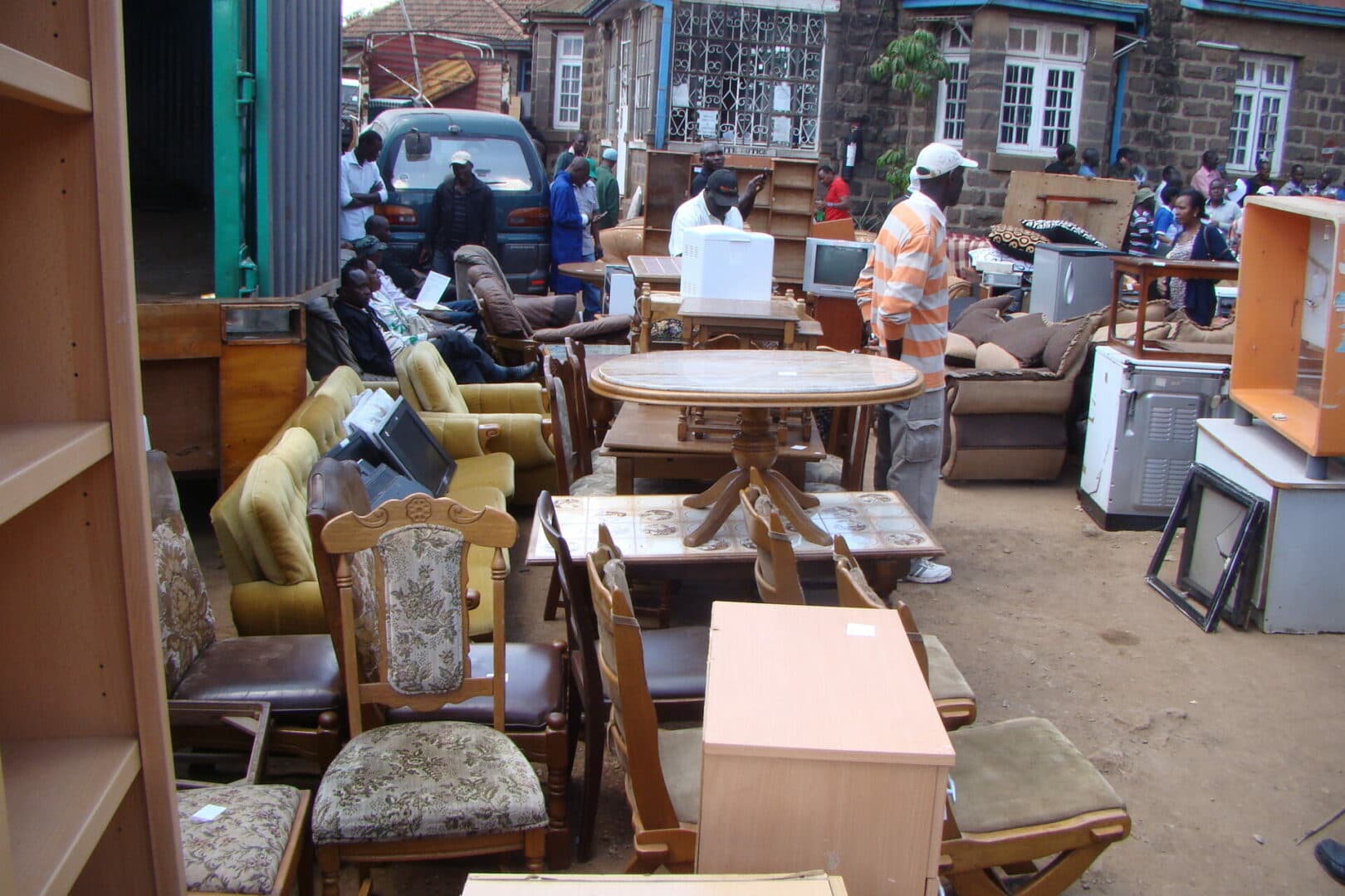 KALRO announces mass auction of vehicles, furniture and lab equipment