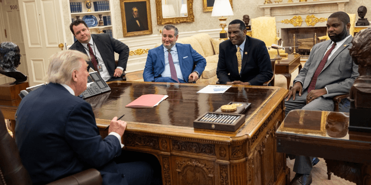 Top Republican Senator Halts Own Pay as DHS Shutdown Enters Day 39