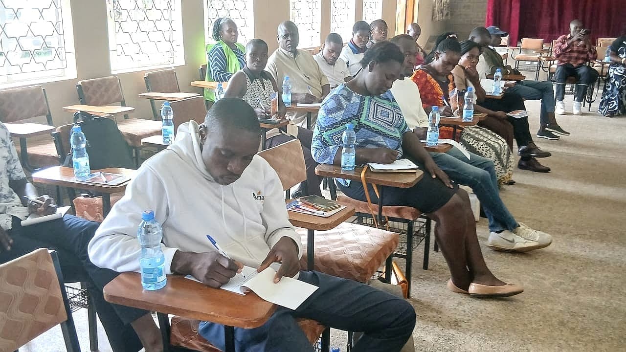 IEBC asks politicians to mobilise residents to register as voters