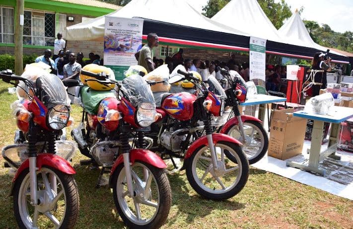 Over 400 Siaya youth receive Sh10 million business equipment