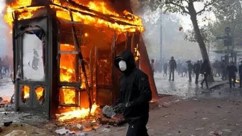 Meloni calls emergency meeting after weekend of violent clashes