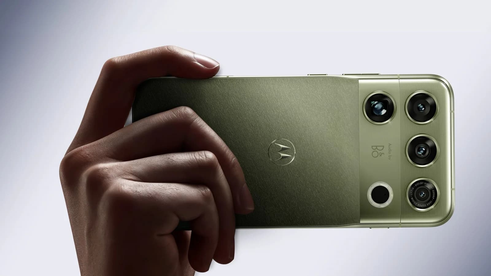 Motorola Signature 27 gets a 200MP zoom camera and Snapdragon 8 Elite Extreme Gen 6