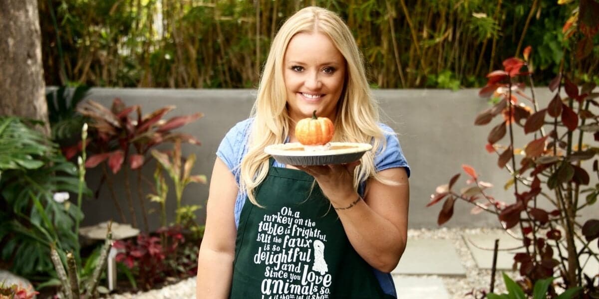 Lucy Davis Siblings: Meet the Siblings Squad Behind the English Actress