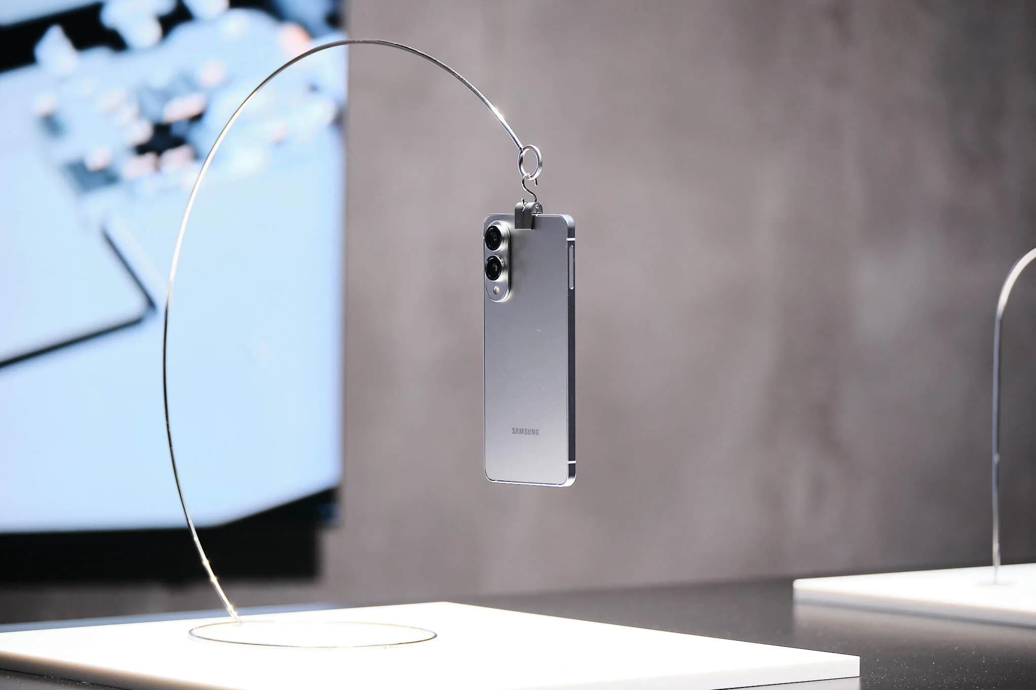 Slim Smartphones Are Back in 2025 – But Should We Care?