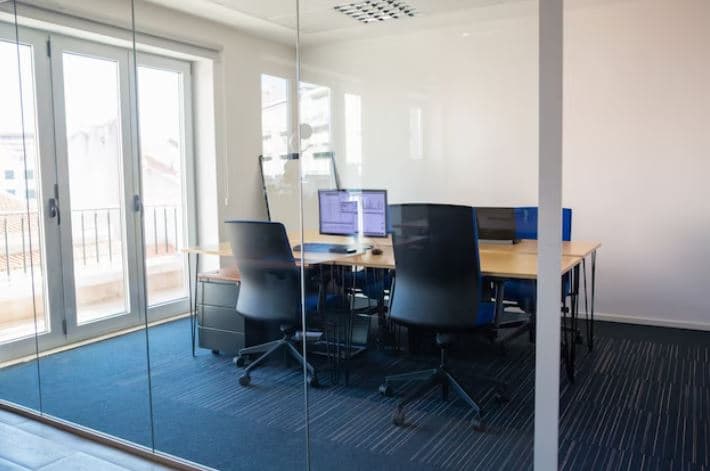 Creating Collaborative Spaces with Glass Office Partitions