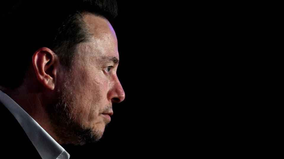 Elon Musk Accuses Apple of Bias With App Store Rankings
