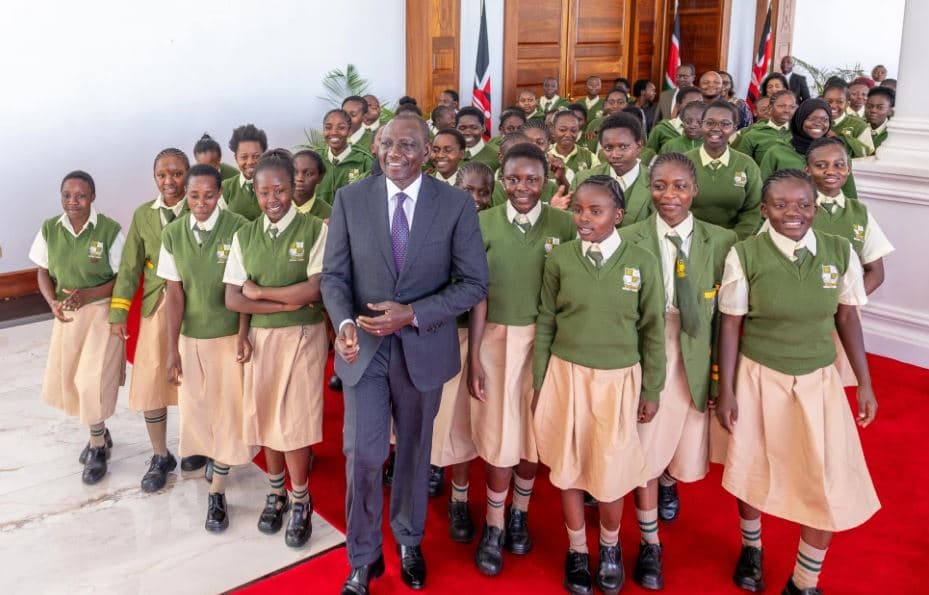 Ruto Fulfills Pledge to Sponsor 200 Vulnerable Nairobi Girls