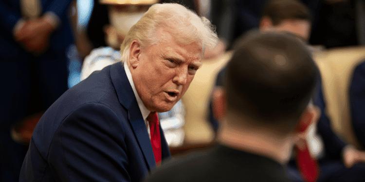 Zelenskky Defies Trump as Ukraine Rules Out 2026 Presidential Elections