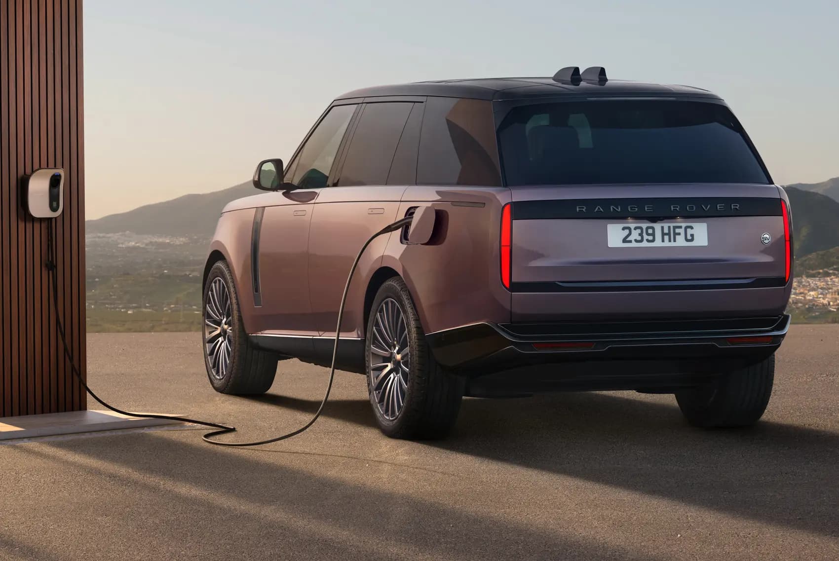 Range Rover finally has an electric car, and it is years behind China