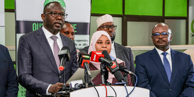 Kenyans Taking Photos and Videos of Ballot Papers Risk Ksh1 Million Fine