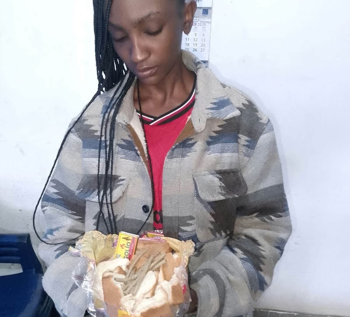 Peddler arrested while delivering bhang concealed in bread to suspect in custody in Buruburu