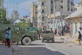 Heavy gunfire in Somali capital as row over election delay escalates